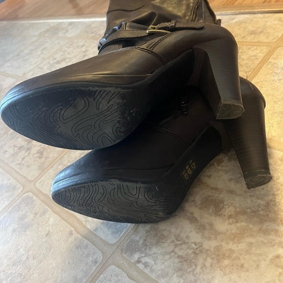 💥Buy 2 Get 1 Free💥 Women’s heeled boots with buckle - Picture 2 of 4